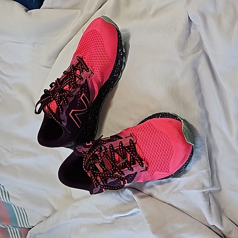 New Balance 690AT Sneakers - Picture 10 of 11